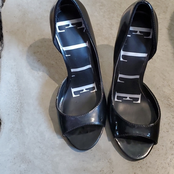 Elle Heels - Picture 2 of 4